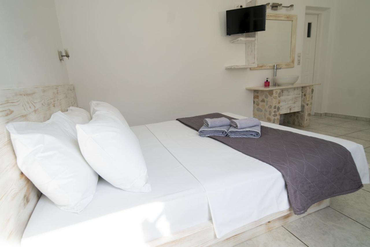 Porto Naoussa (Adults Only) Hotell Exteriör bild